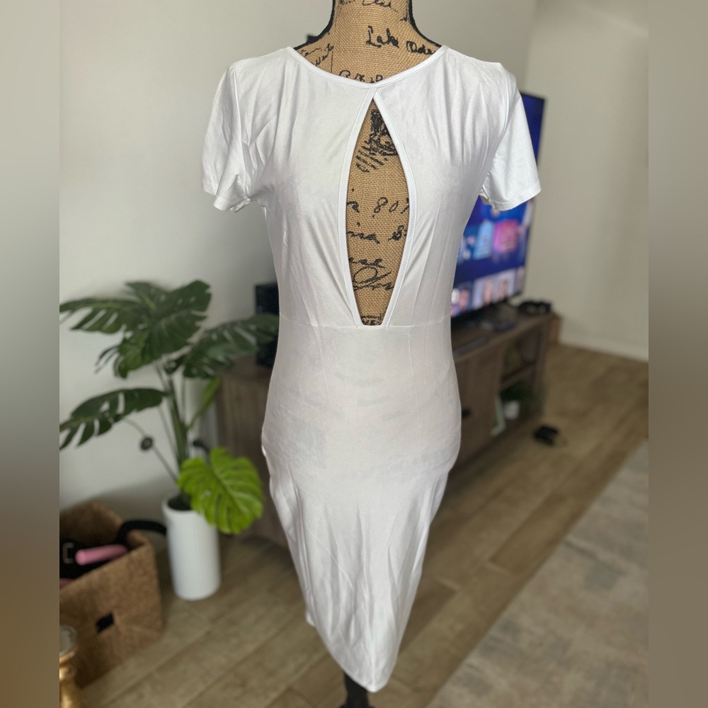 Boohoo Sexy White Fitted Dress with Front Keyhole Slit